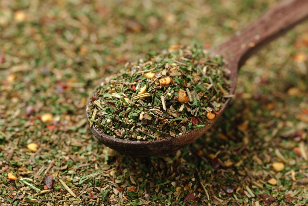 Italian,Mixed,Herbs,Seasoning,In,Rustic,Wooden,Spoon,,Rosemary,,Basil,